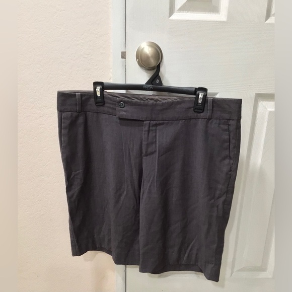 Mossino Women’s Size 14 Dark Gray Pinstriped Dress Shorts - Picture 1 of 4